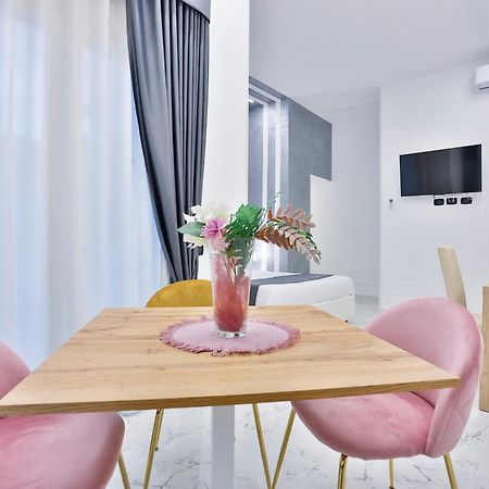 Hotiday Room Collection - Napoli Sant'Arcangelo Bagian luar foto