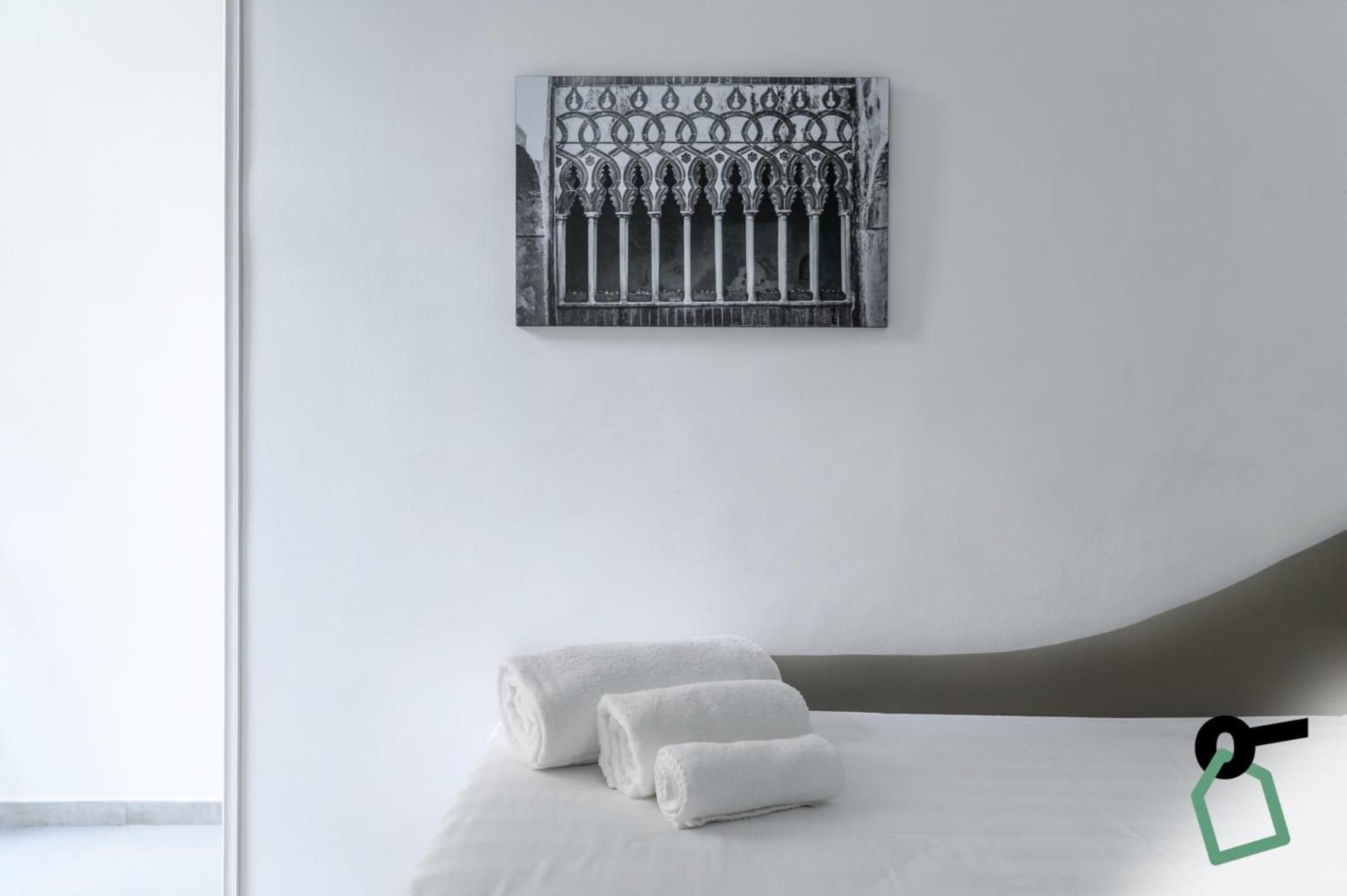 Hotiday Room Collection - Napoli Sant'Arcangelo Bagian luar foto