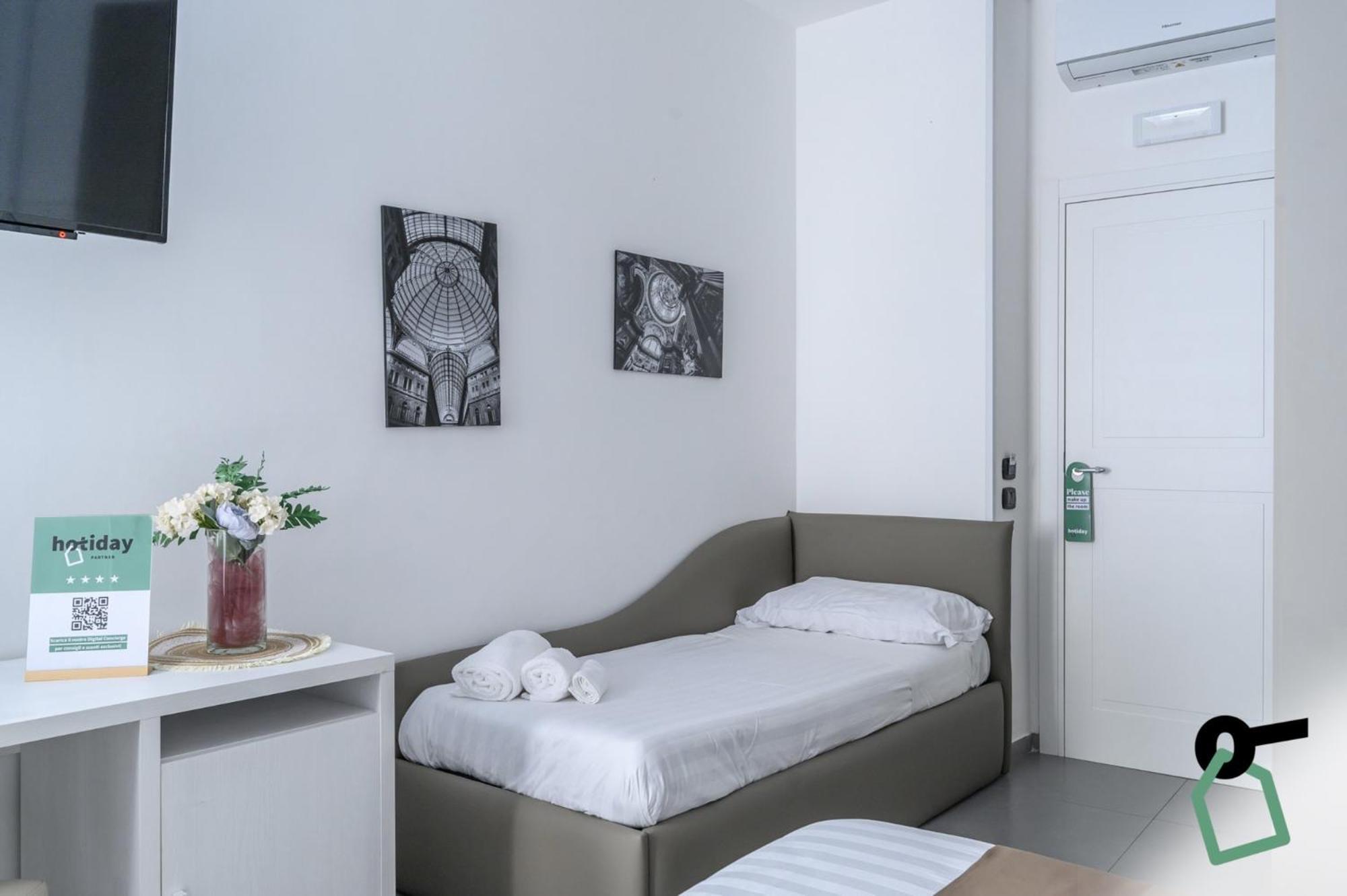 Hotiday Room Collection - Napoli Sant'Arcangelo Bagian luar foto