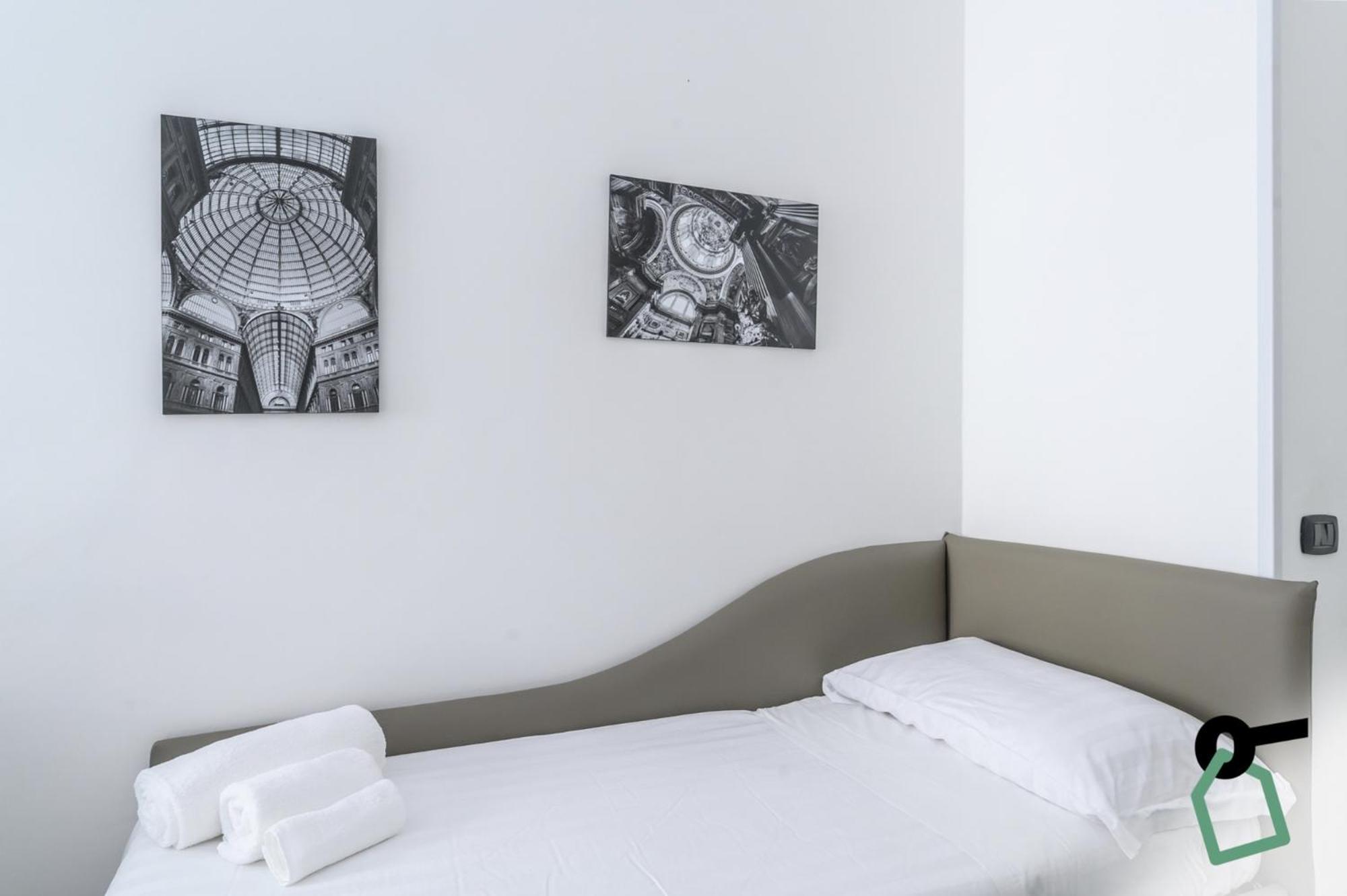 Hotiday Room Collection - Napoli Sant'Arcangelo Bagian luar foto