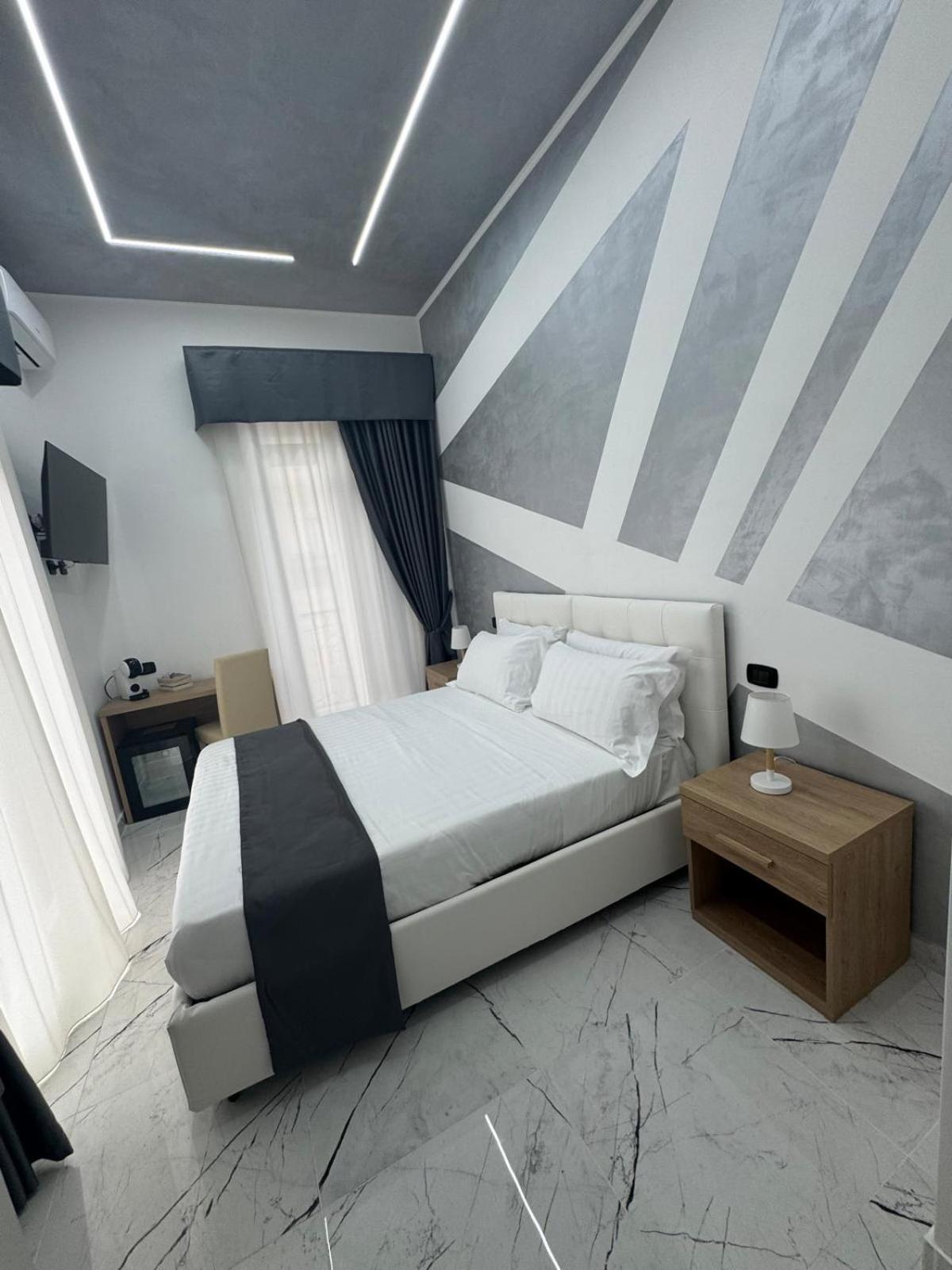 Hotiday Room Collection - Napoli Sant'Arcangelo Bagian luar foto