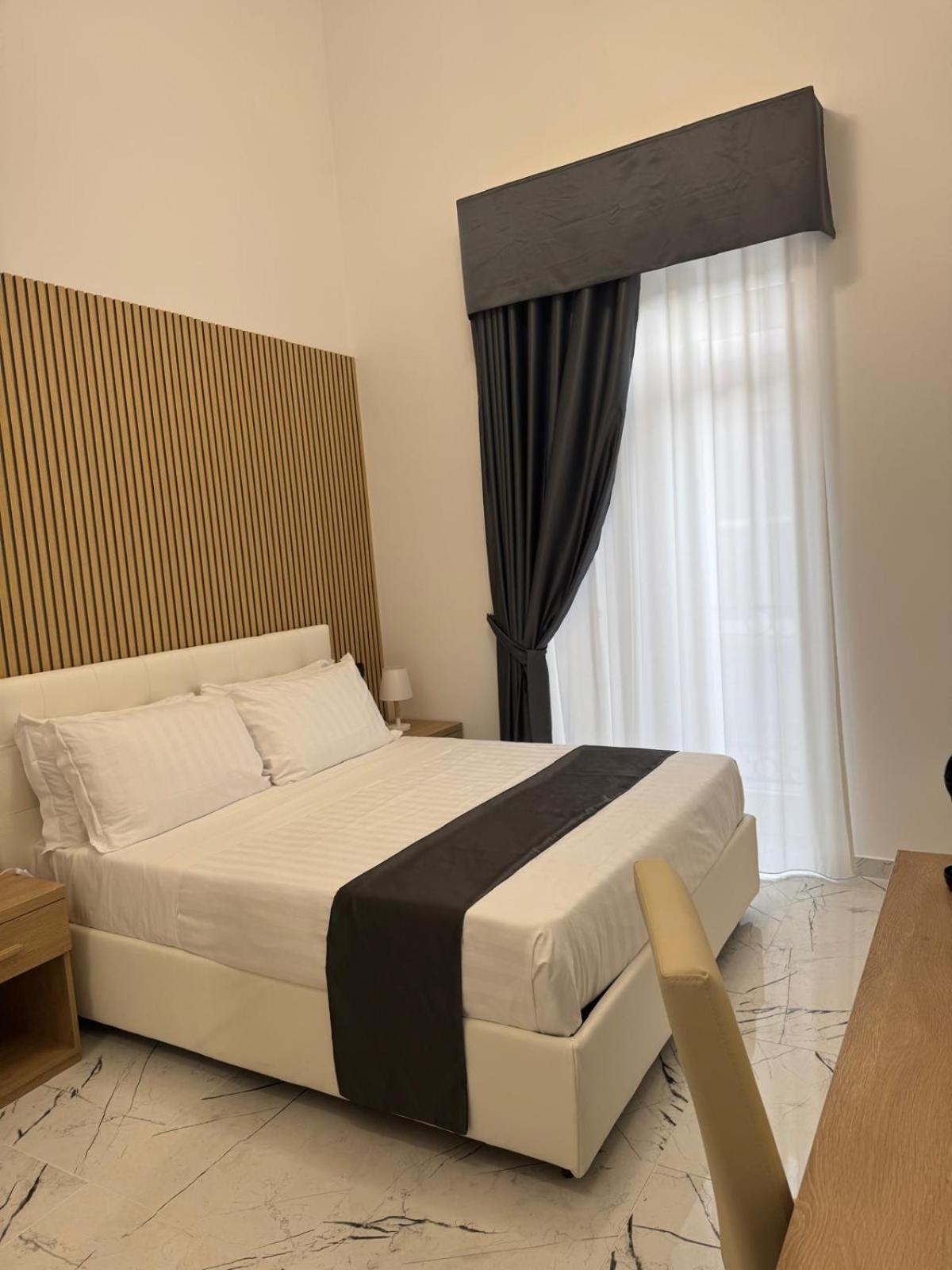 Hotiday Room Collection - Napoli Sant'Arcangelo Bagian luar foto