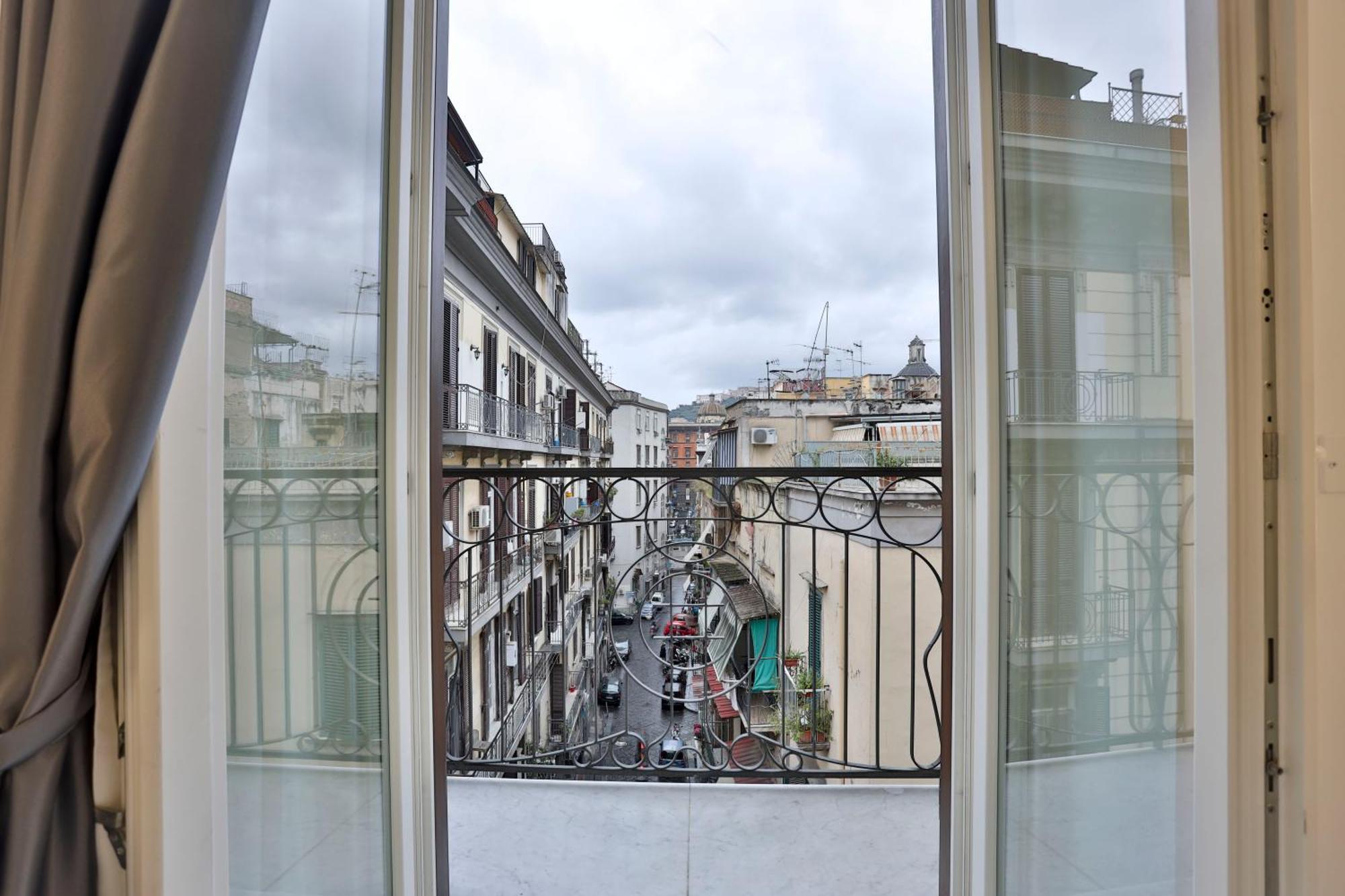 Hotiday Room Collection - Napoli Sant'Arcangelo Bagian luar foto